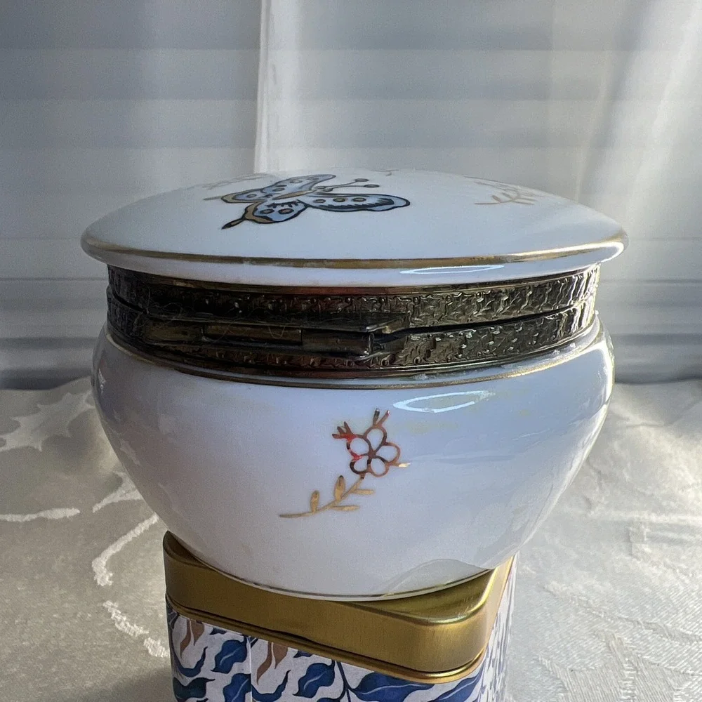 Vintage IRice Hinged Porcelain Powder Puff Box Handpainted Butterflies Paper Lab